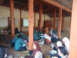 Pertemuan Rutin TP PKK Kalurahan Karangduwet Dilanjutkan Pembinaan Administrasi Desa Wisma dan Sosia